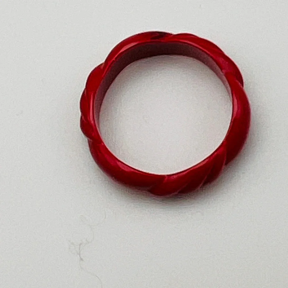 Vintage Red Resin Lucite Twisted Rope Band Ring Women Size 6 Chunky Bold Retro